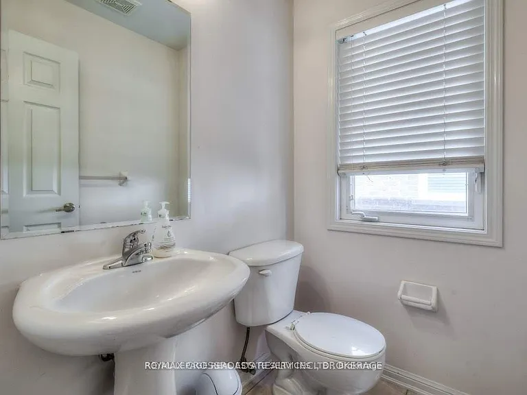 58 Howe Ave — Photo 11