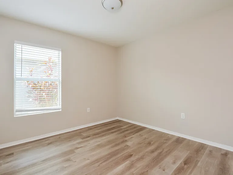 1617 Strathmore Cir — Photo 12