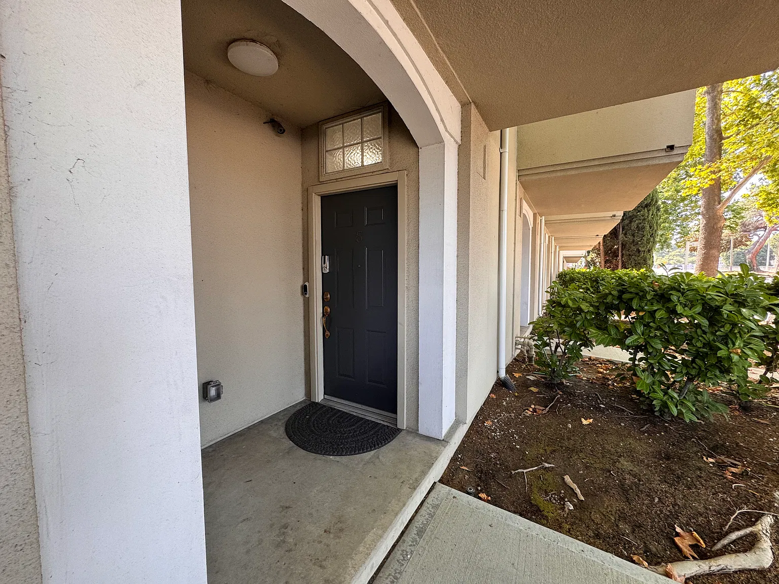 2 bed, 2.5 bath, 1150 sqft, $4,500 — Photo 2
