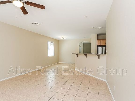 3rd image of 1083 E Saddleback Pl