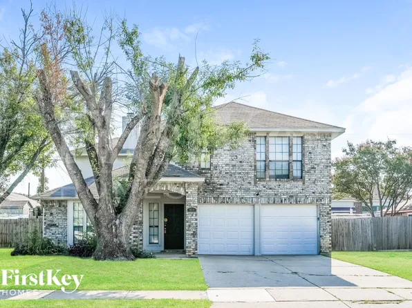 911 Blewitt Dr, Cedar Hill, TX 75104