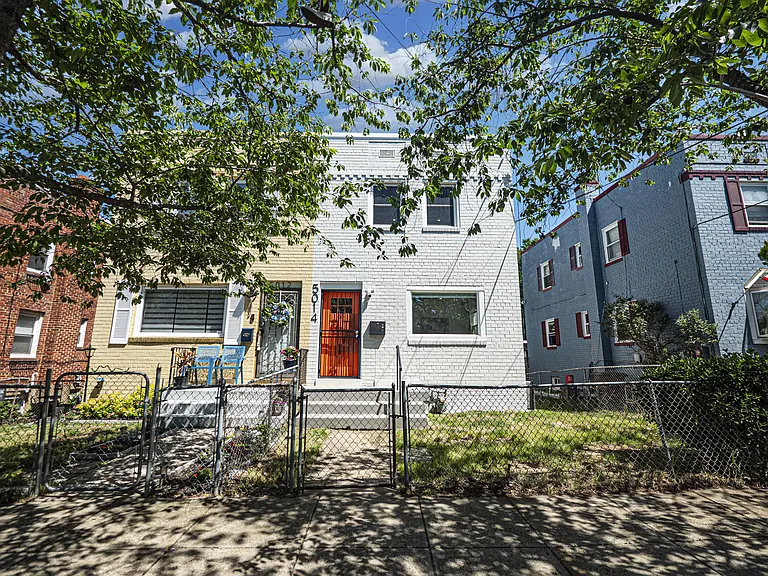 5014 Nash St NE — Photo 1
