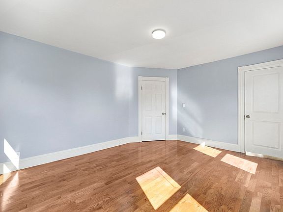 5th image of 21 John St #2