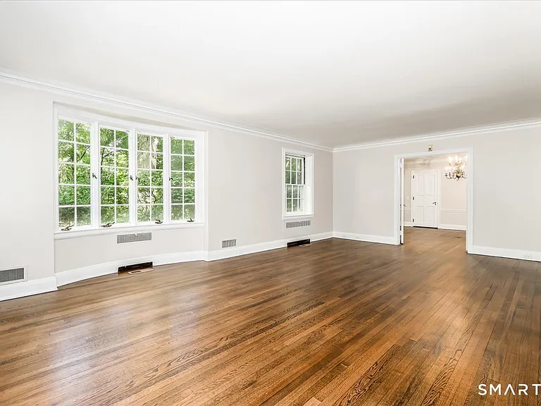 611 Westover Rd — Photo 5
