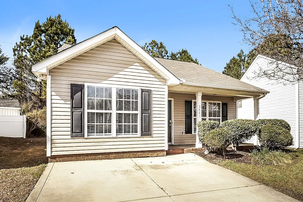 3 bed, 2.0 bath, 1095 sqft, $1,775 — Photo 3