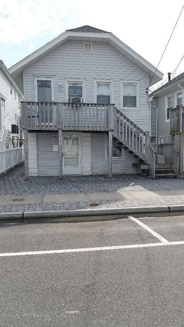 227 Dupont Ave photo 1