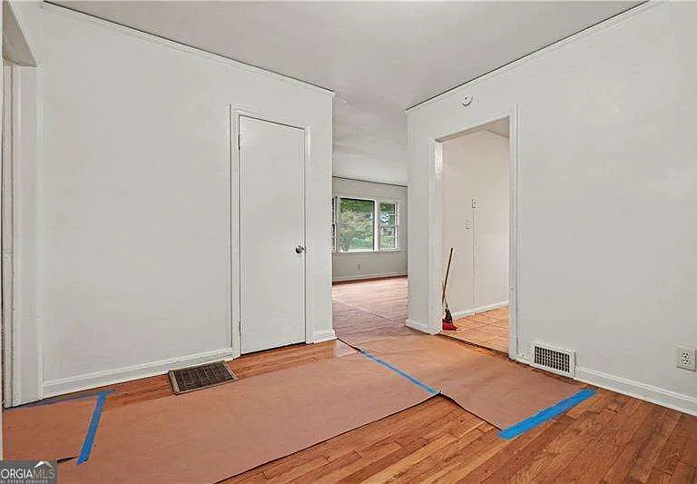2939 Belvedere Ln — Photo 3