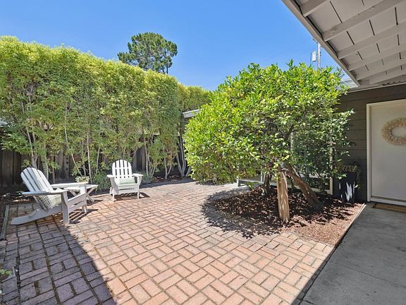 5th image of 425 E Meadow Dr