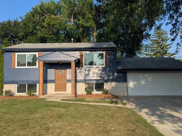 39721 Camp St, Harrison Township, MI 48045