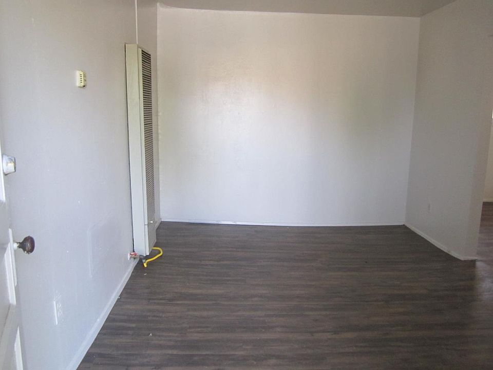 1st image of 611 S Avenue D