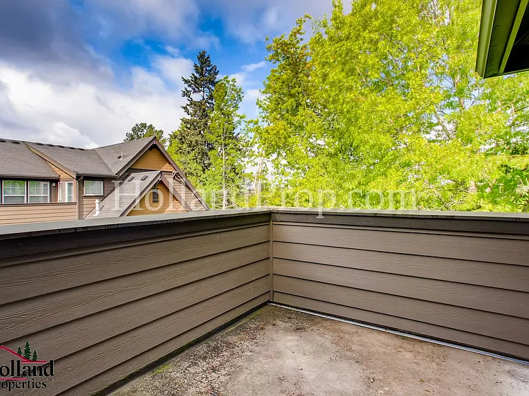 977 NE 73rd Ave — Photo 27