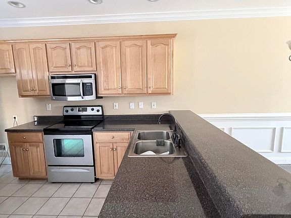 5th image of 526 Hamilton Way