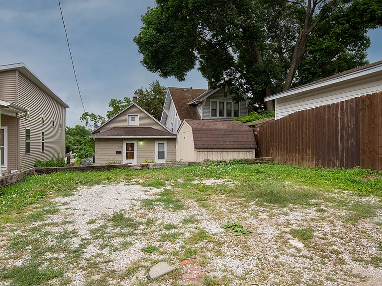 1934 S 14th St — Photo 33