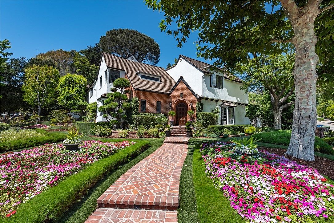 【匿名配送】HOUSES AND GARDENS IN CALIFORNIA 477 Jeanne Ct, Thousand Oaks, CA 91320 | Zillow