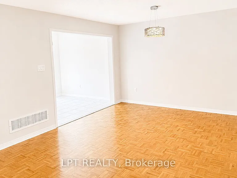 135 Warren Bradley St #MAIN 2ND FLOOR — Photo 4