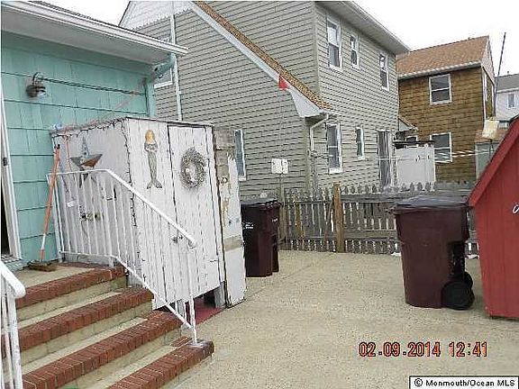 5th image of 323 Gerard Avenue