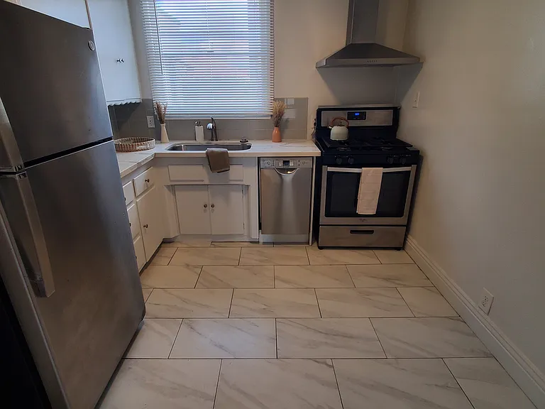 1755 E 2nd St #10 — Photo 4