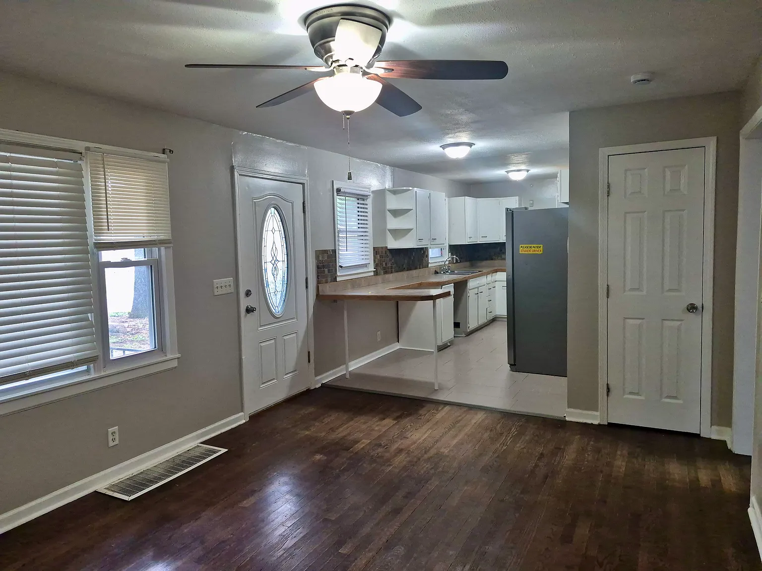 2 bed, 768 sqft, $1,200 — Photo 2