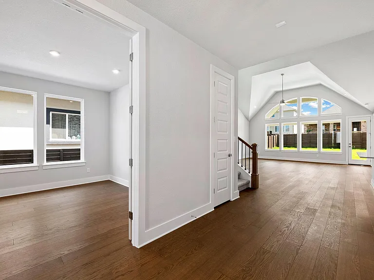 8208 Bouvreuil Dr — Photo 9