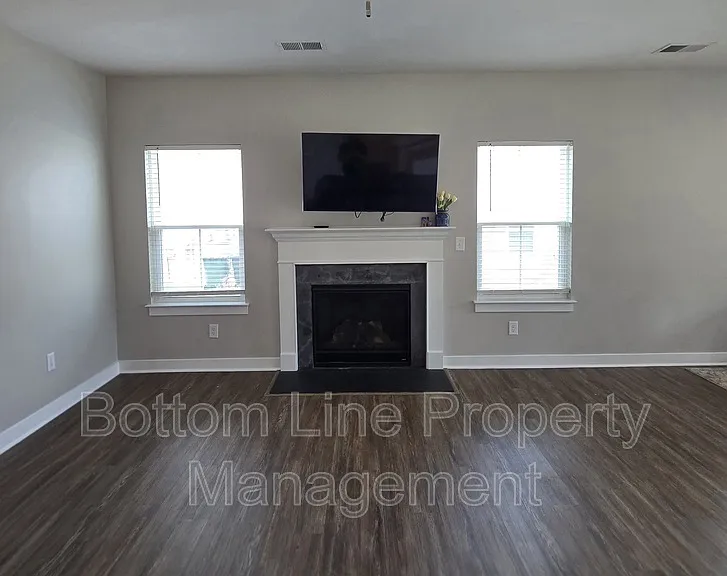 2030 Sewall Ave SW — Photo 10