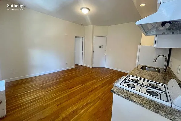 Rented by Sotheby's International Realty | media 9