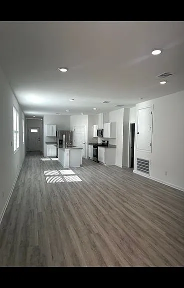 943 Renova Dr — Photo 3