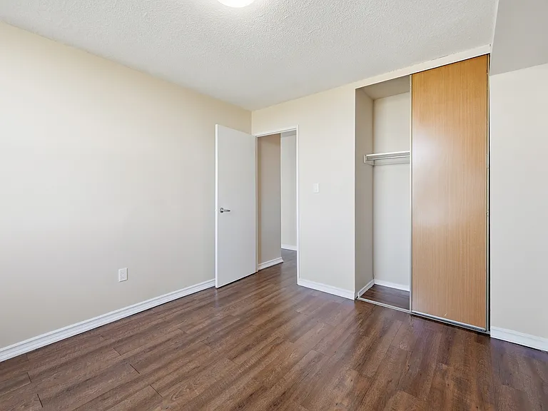 2772 Barton St E — Photo 22