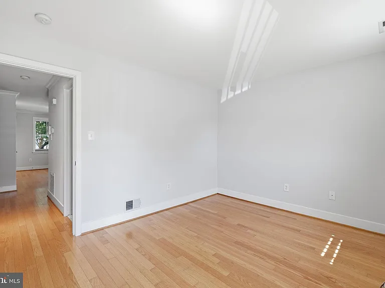 1413 11th St NW #A — Photo 17