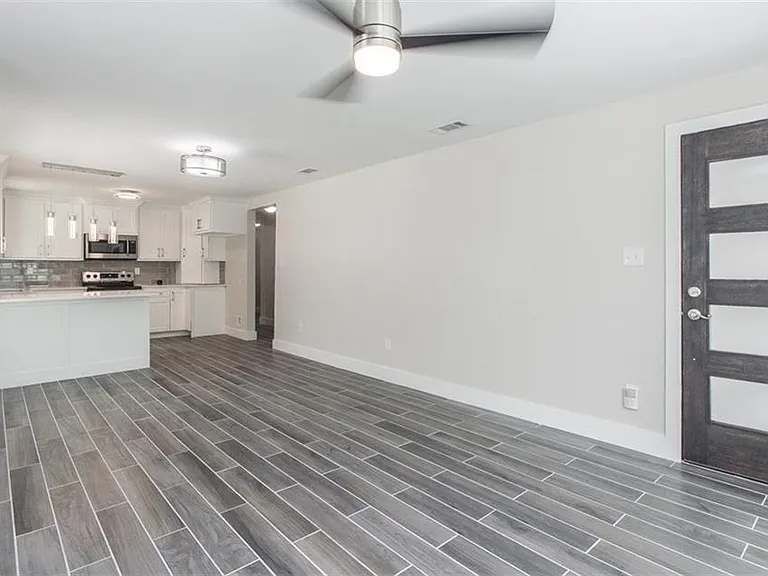 916 S Rosemont Ave — Photo 6