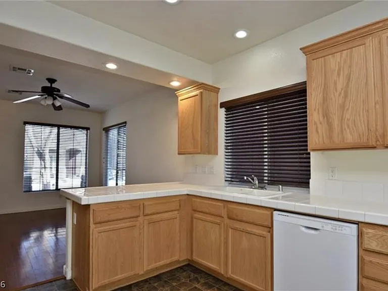 8273 Annual Ridge St — Photo 3