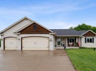 958 Sadies Ln, Hudson, WI 54016