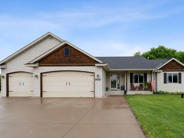 958 Sadies Ln, Hudson, WI 54016