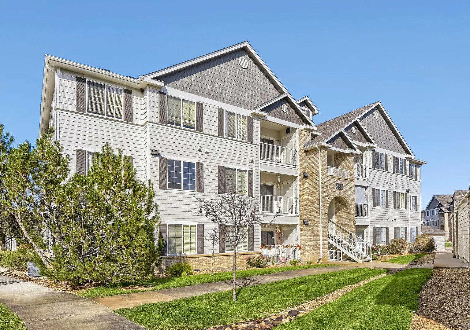 ** 3 bed, 2 bath Condo Near Jordan & Broncos Pkwy - 1 Car Detached Garage ** Must SEE ** — Photo 1