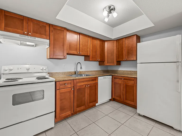 Satellite Arms Apartments — Photo 12