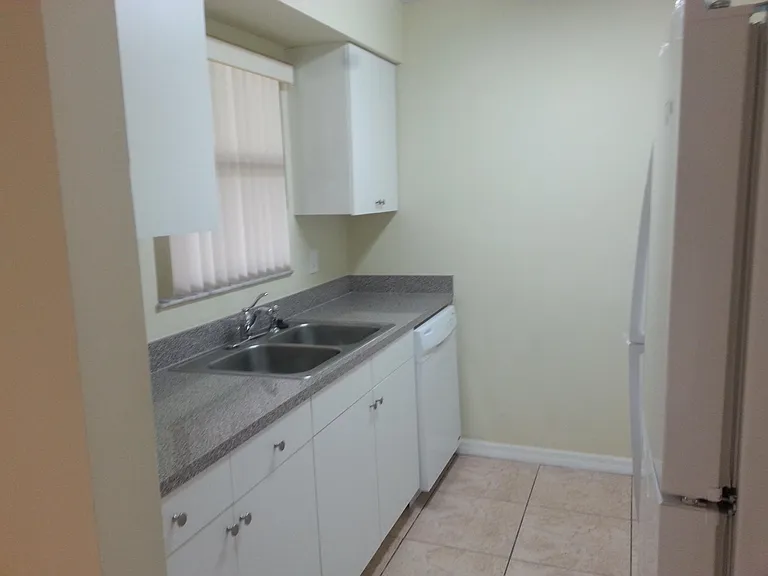 3203 Poolside Dr — Photo 3
