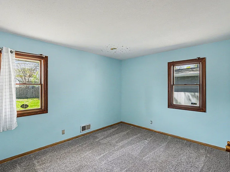 7617 Lee Ave N — Photo 9
