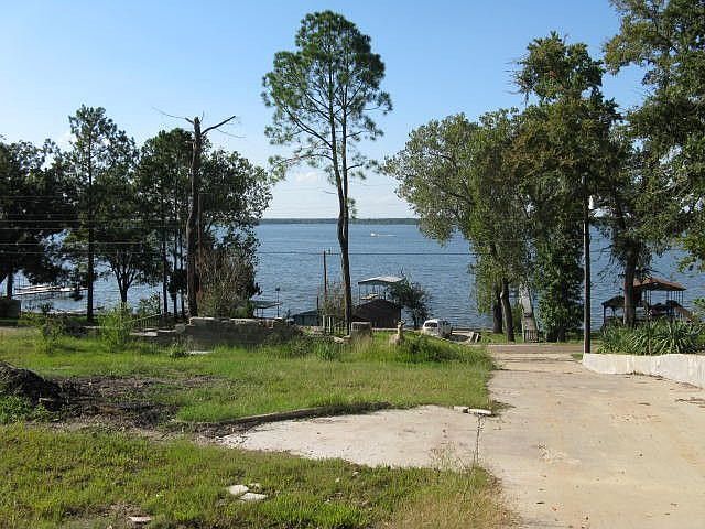 1st image of 10703 Lakeside Dr