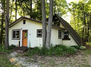 3432 Coolwater Ave, Johannesburg, MI 49751