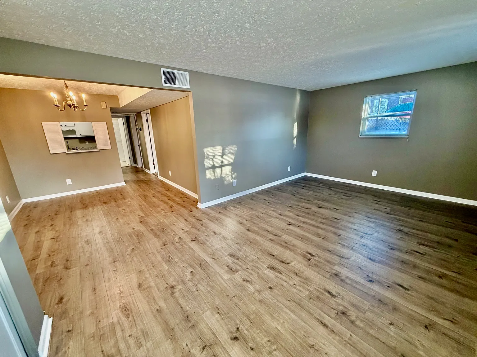 2 bed, $1,095 — Photo 2