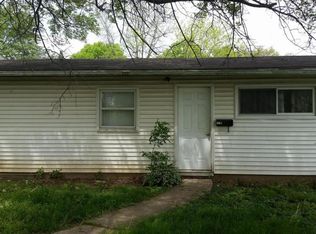 704 E Adams Ave #B, Casey, IL 62420