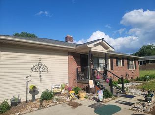 104 Sherwood Dr, Greenwood, SC 29646