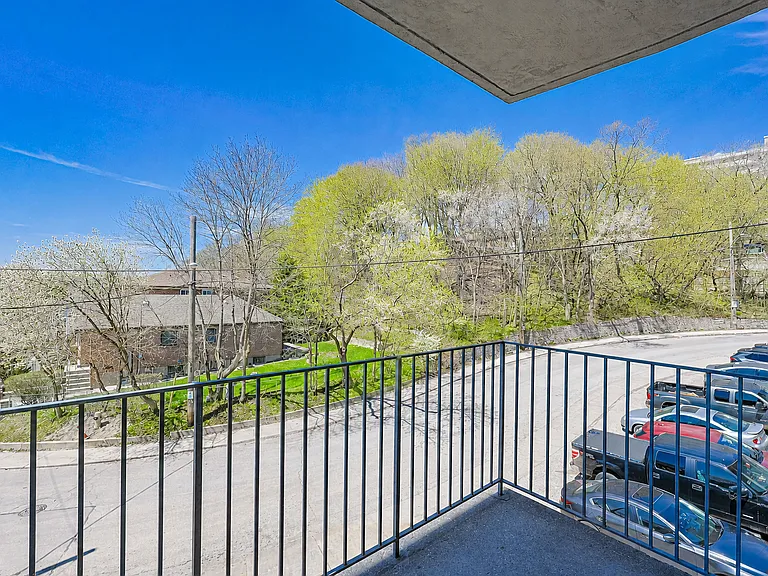 2204 Dufferin St — Photo 16