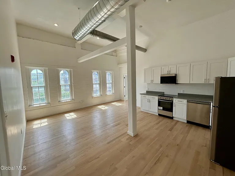 155 River St #5D — Photo 4