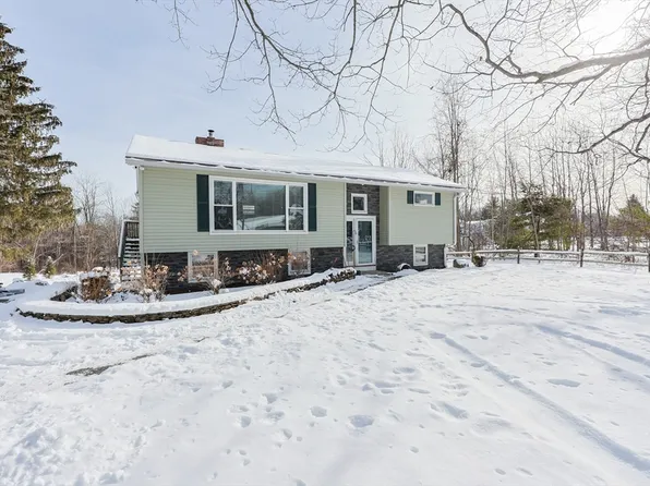 609 Ashby West Rd, Fitchburg, MA 01420