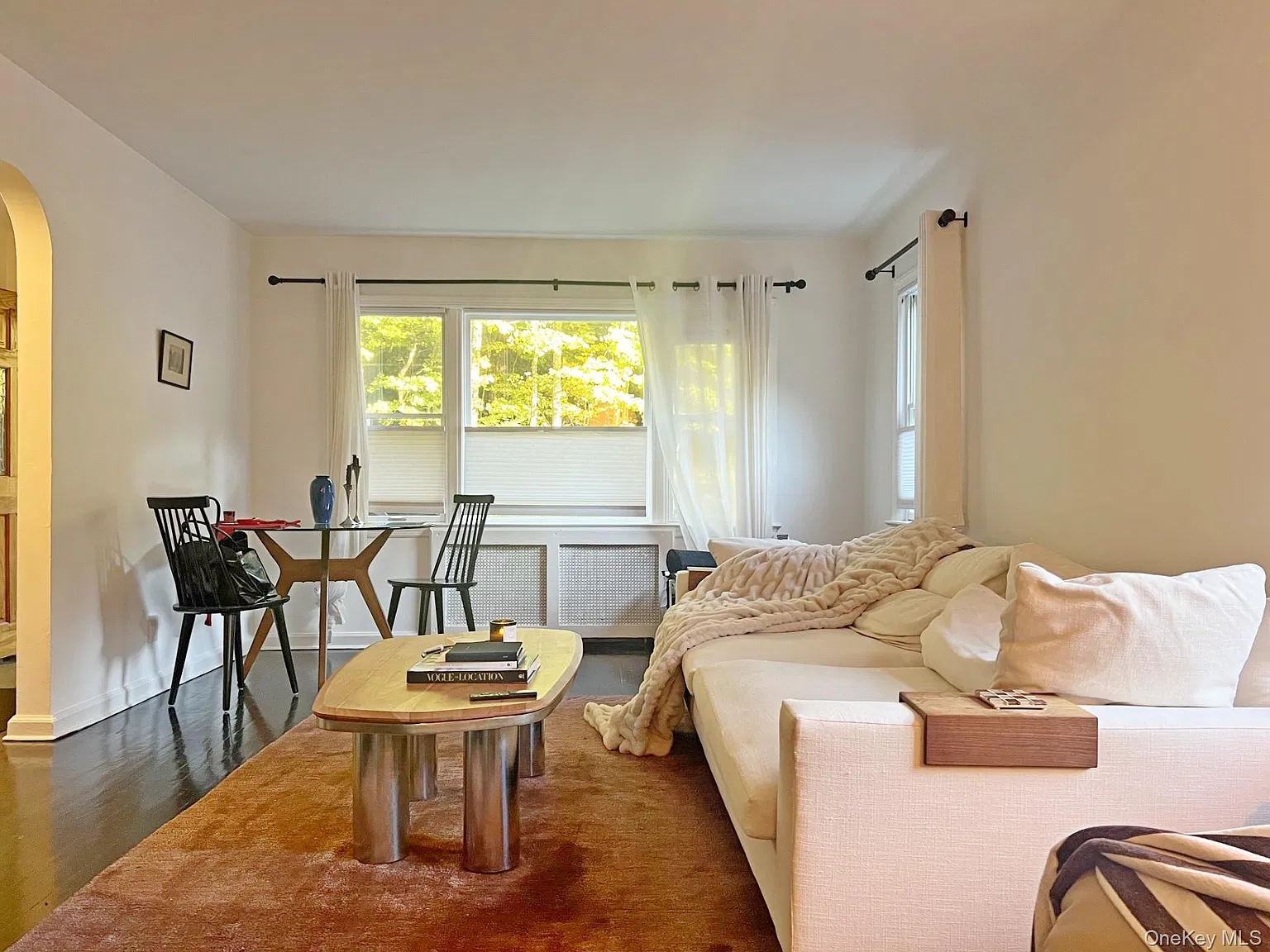 3 bed, 2.0 bath, 1417 sqft, $5,000 — Photo 2