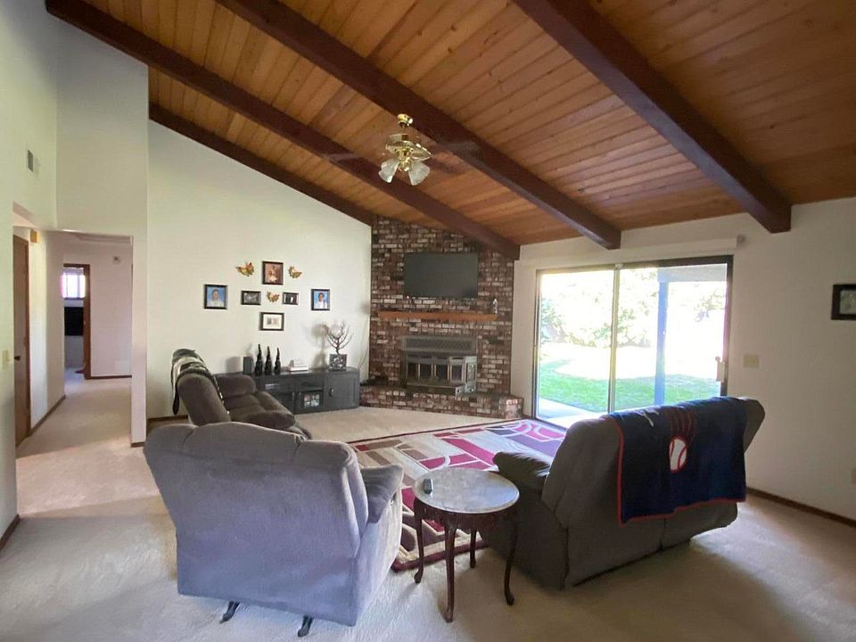 2nd image of 2708 E Paradise Ave
