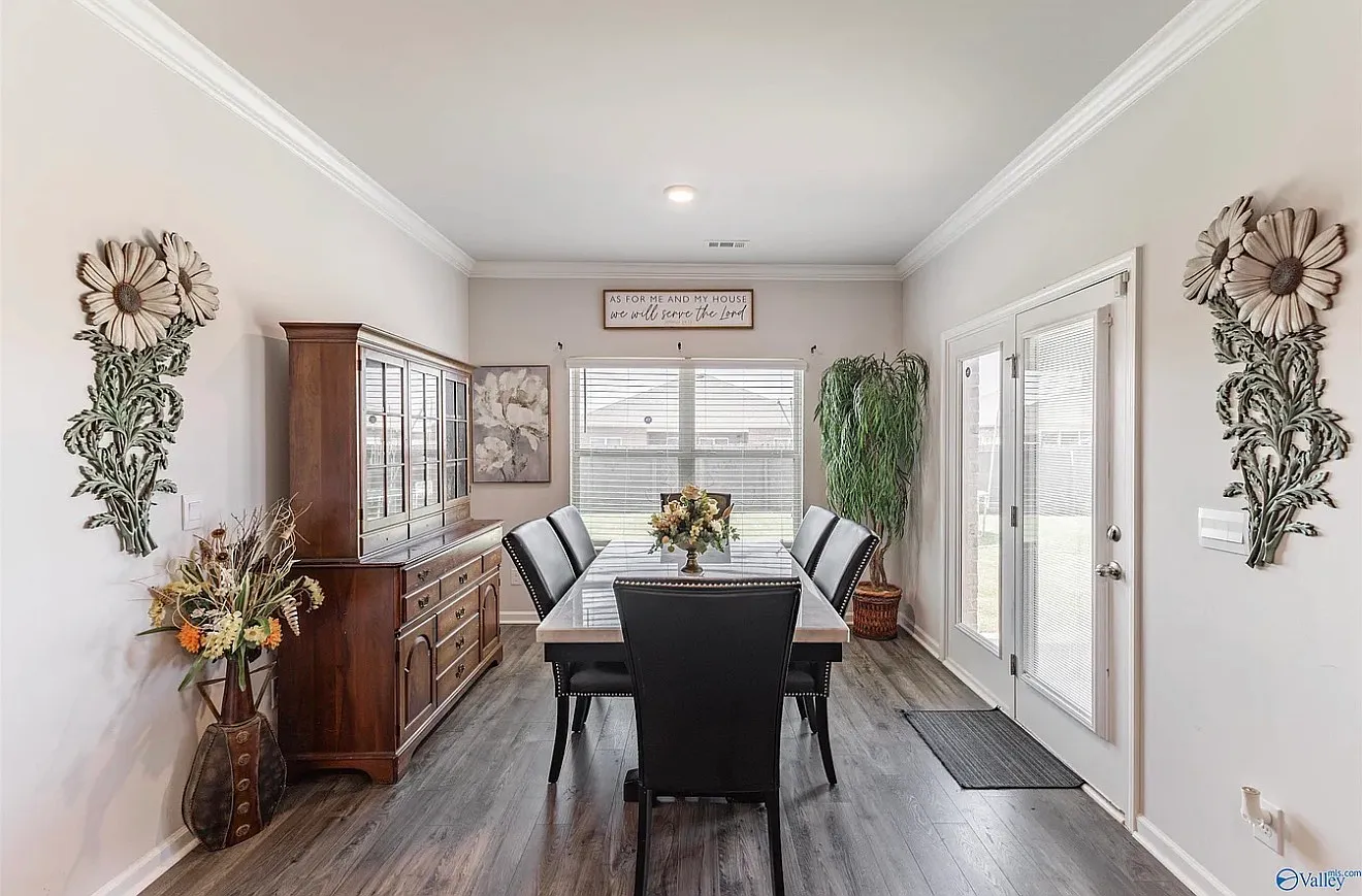 4 bed, 2108 sqft, $1,900 — Photo 3
