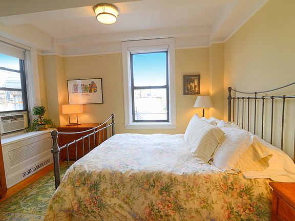 3rd image of 23 W 73rd St #815