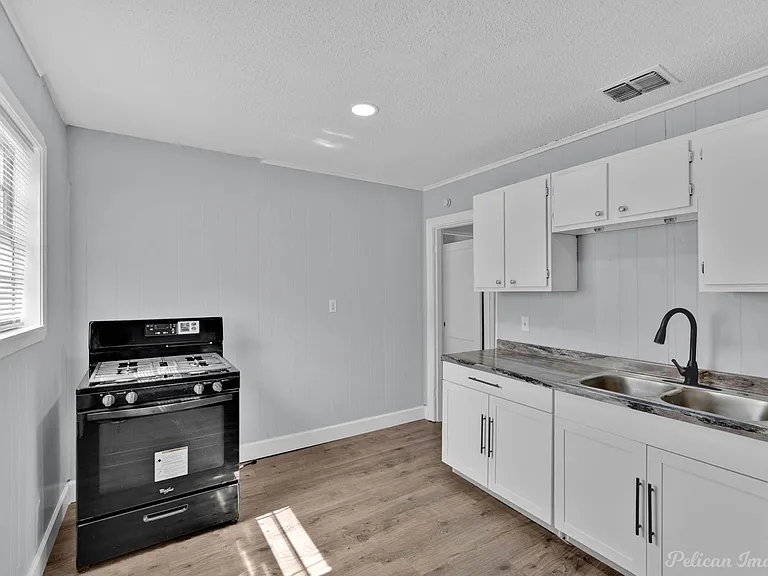 2225 Nattin St — Photo 5