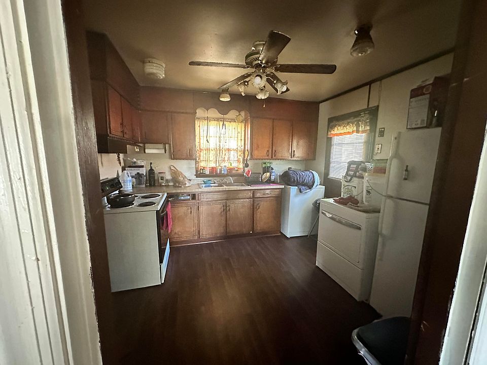 2nd image of 121 E Hall St